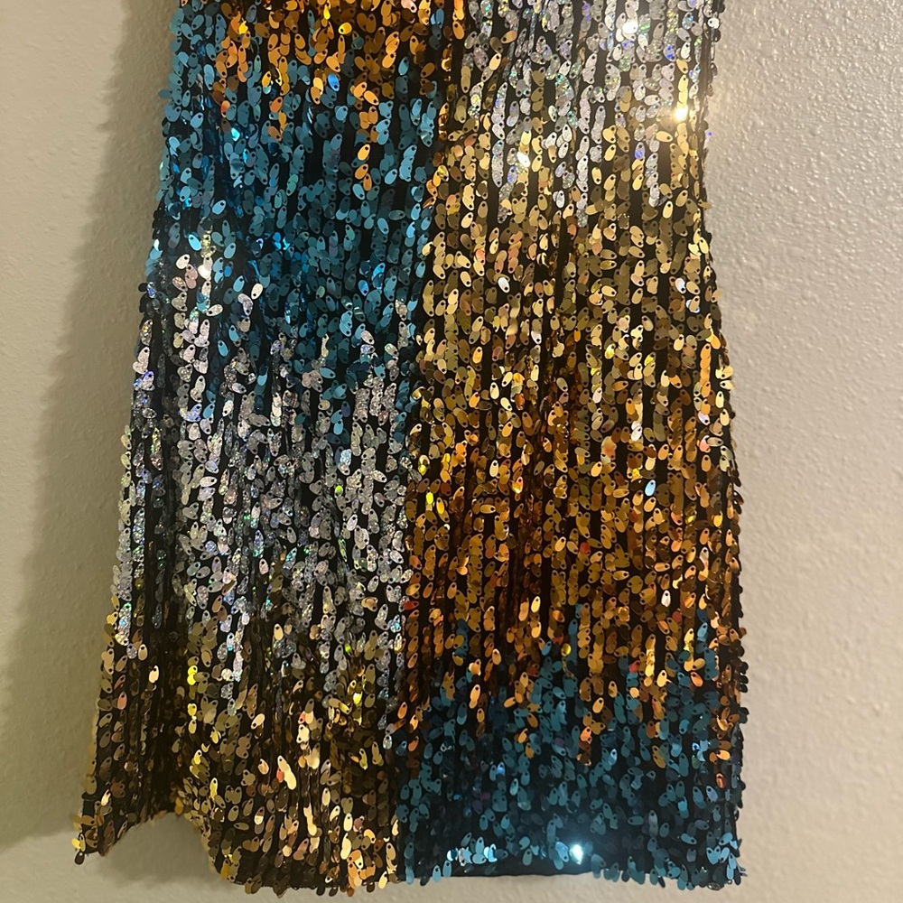 Elegant Sequin One-Shoulder Mini Dress - Picture 7 of 8